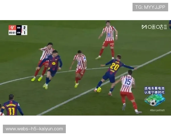 中路突破的艺术：西甲巴萨中路突破成功,前锋冷静施射得分背后的训练与信任