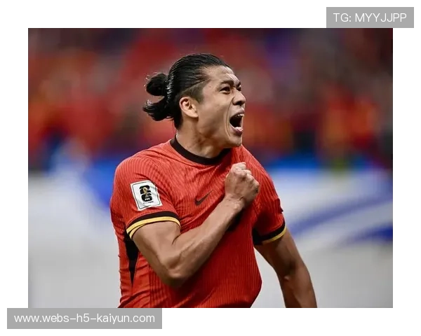 张玉宁门前抢点，将皮球送进网窝