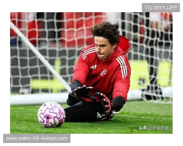 曼联门将出击化解险情后发起惊天反击助攻:一场关于信念与速度的软文 曼联门将出击化解险情后发起惊天反击助攻:一场关于信念与速度的软文