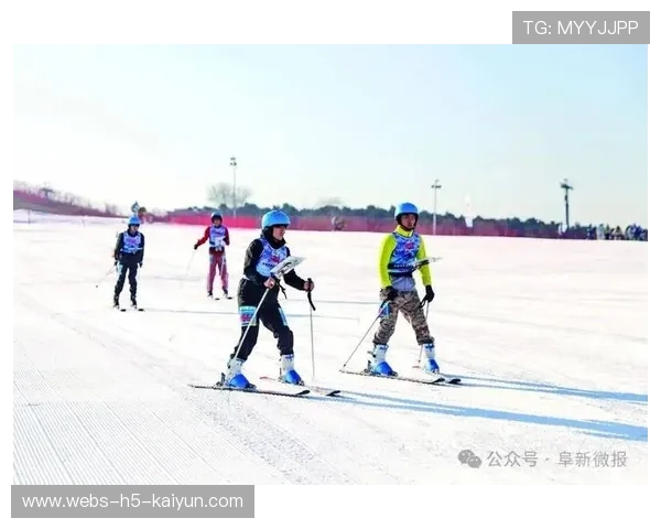 滑雪选手被雪埋一半仍比心：冬季运动中的勇气与坚持